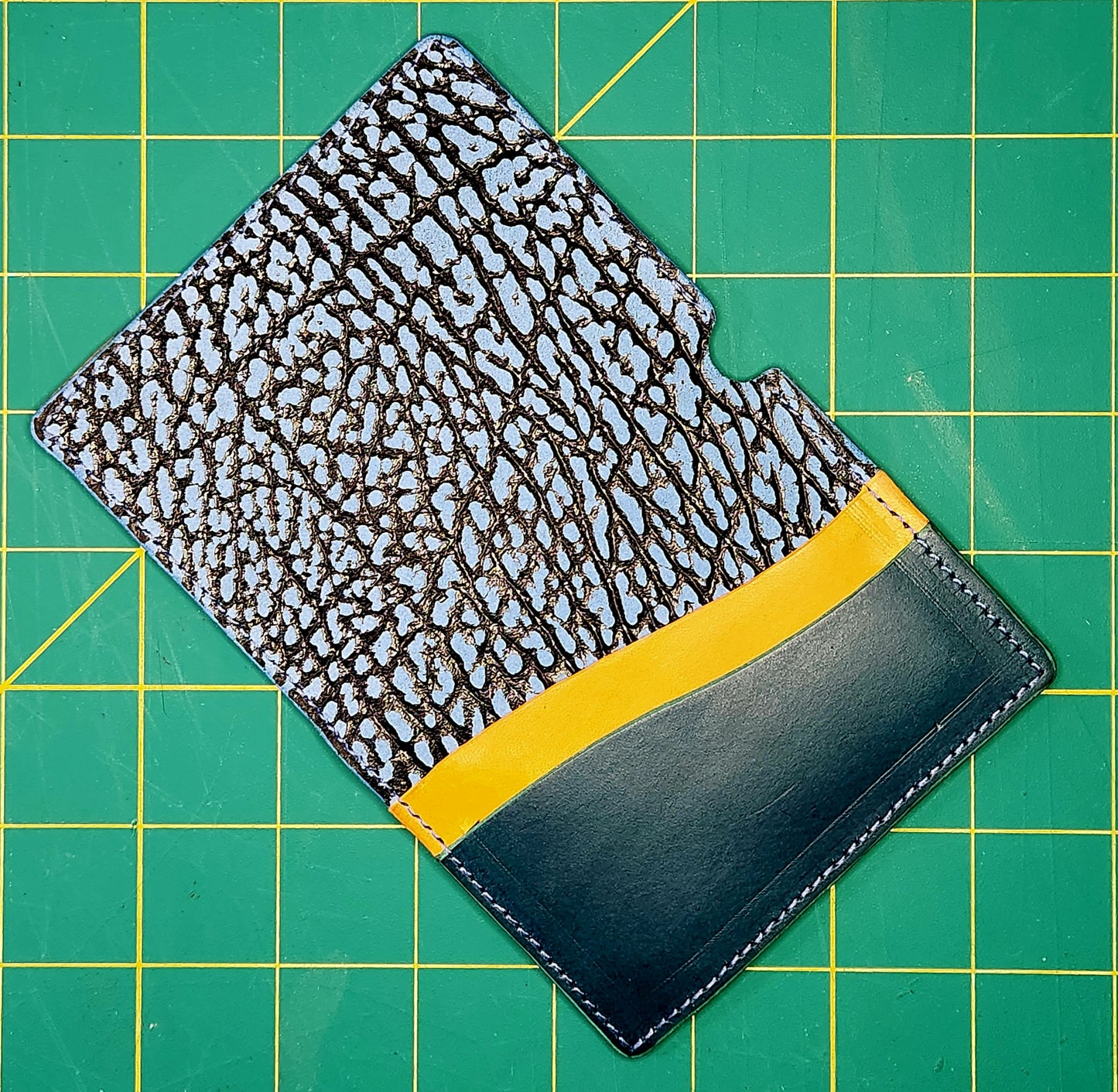 Minimalist Bi-Fold Wallet